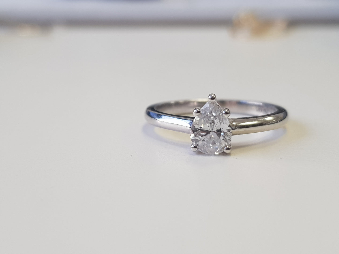 טבעת סוליטר יהלום בצורת טיפה, טבעת אירוסין אגס 0.71 קראט