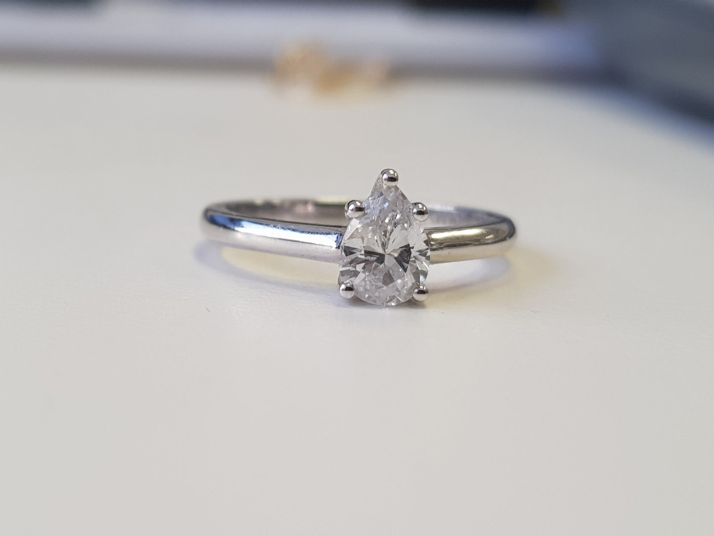 טבעת סוליטר יהלום בצורת טיפה, טבעת אירוסין אגס 0.71 קראט